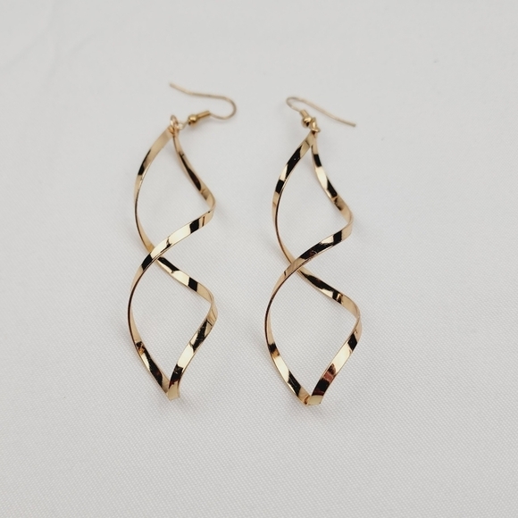 Glamorous Golden Spiral Dangle Fashion Earrings - Picture 5 of 7
